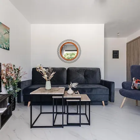 Phaedrus Living Luxury Residences Blu